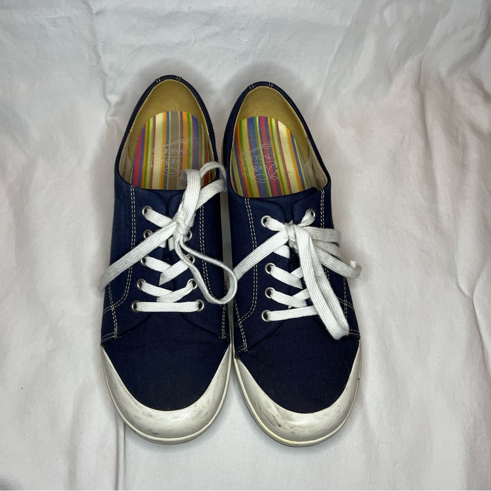 Dansko Veda Canvas in True Navy. Size 40, 9.5